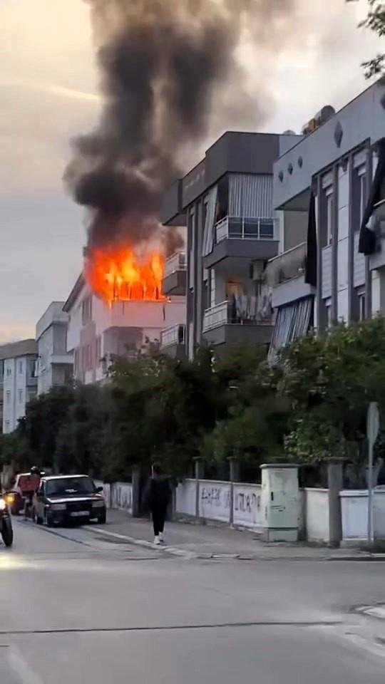 Teras katta korkutan yangın