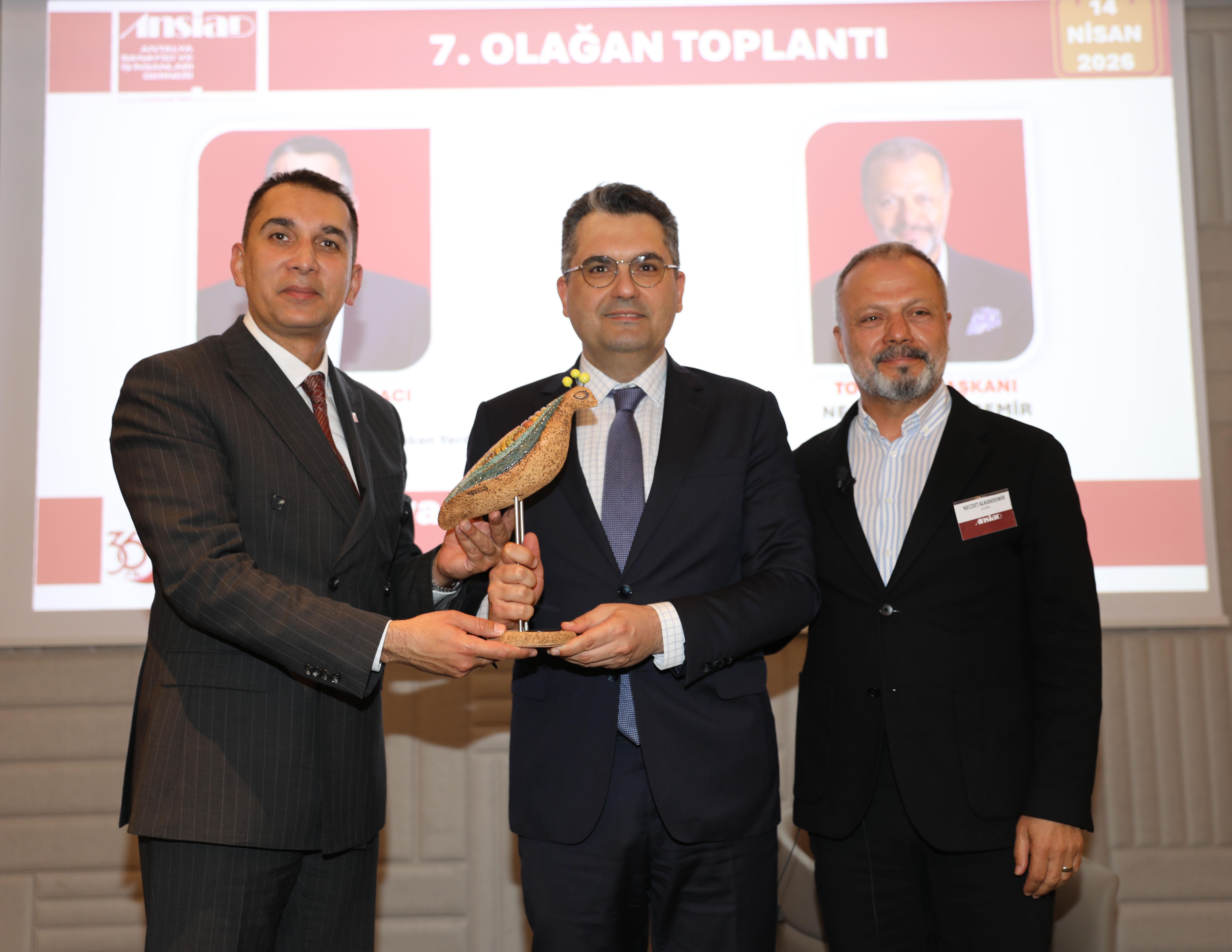 ‘Antalya, küresel ligde aşık atacak bir yıldız şehirdir’