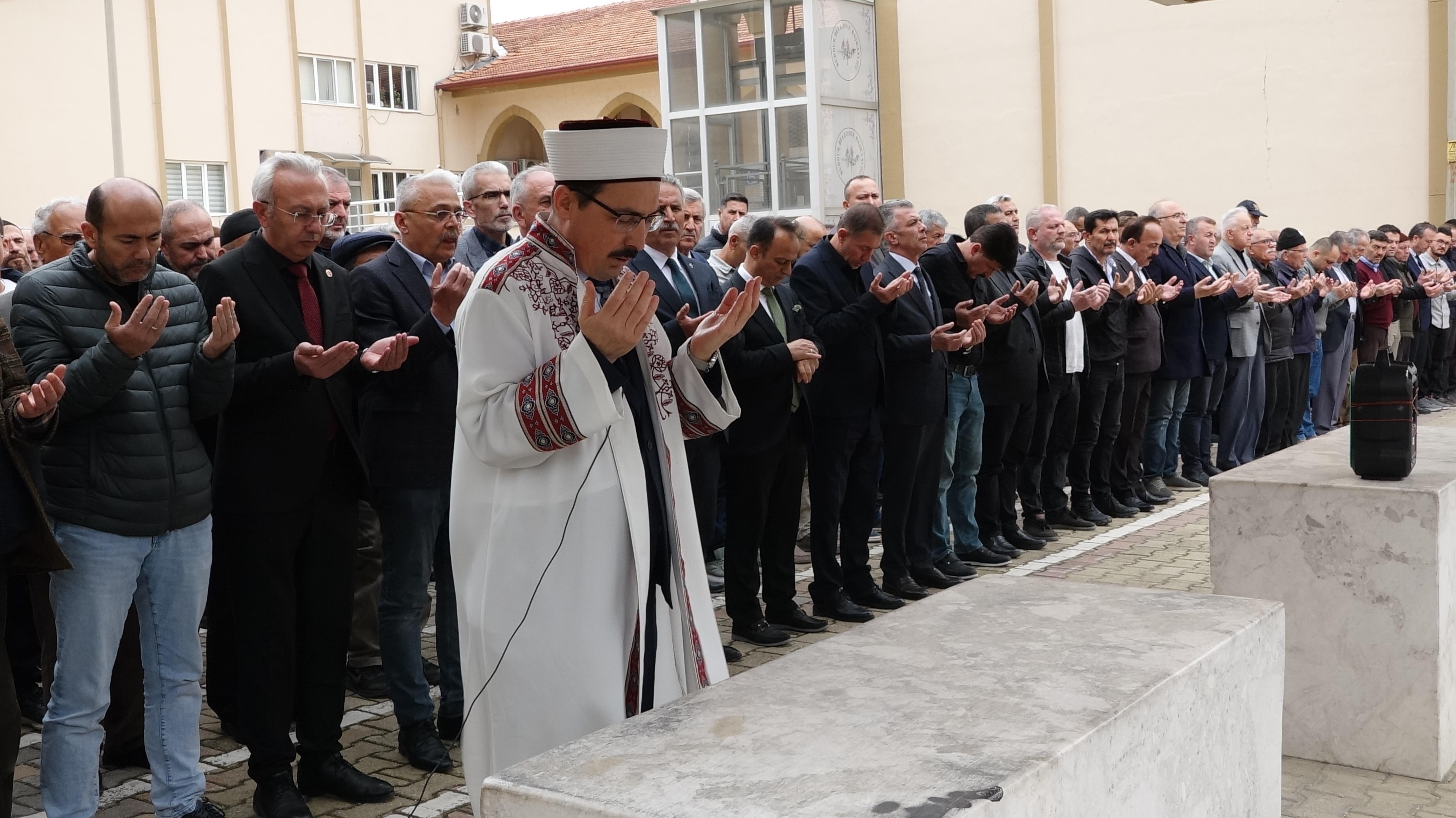 Öğretmen ve öğrenciler için gıyabi cenaze namazı