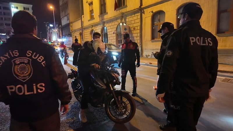 Kadıköy’de helikopter destekli ‘Huzur İstanbul’ denetimi