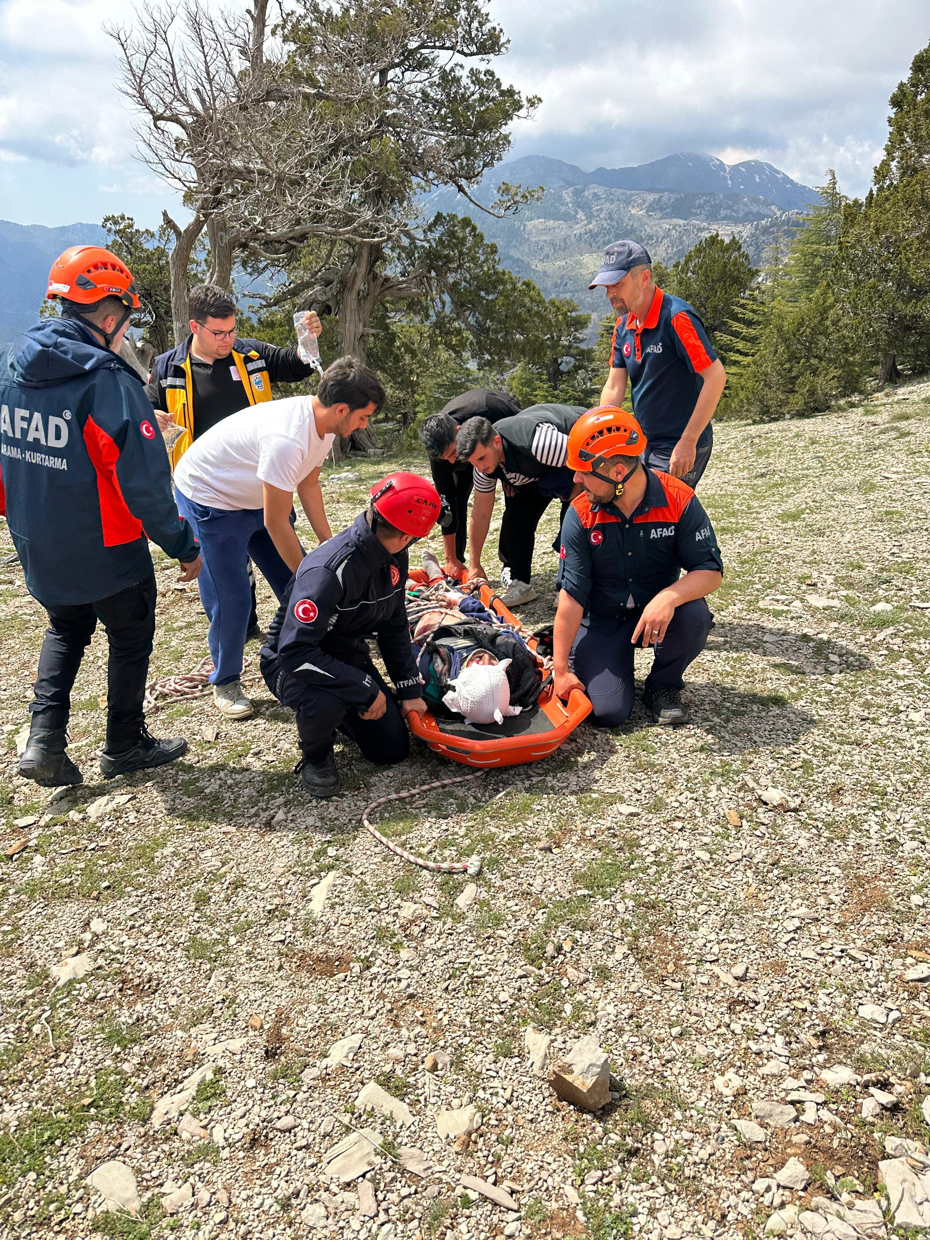 Uçuruma düşüp yaralandı, ekiplerin ortak çalışmasıyla kurtarıldı