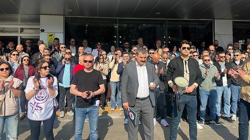 Karşıyaka Belediyesi’nde memurlardan tam gün iş bırakma eylemi