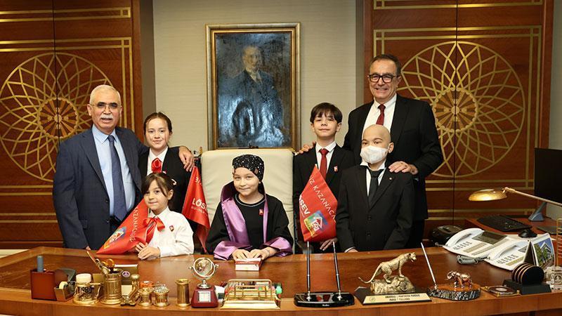 Anayasa Mahkemesi Başkanı Kadir Özkaya, lösemi tedavisi gören çocukları misafir etti