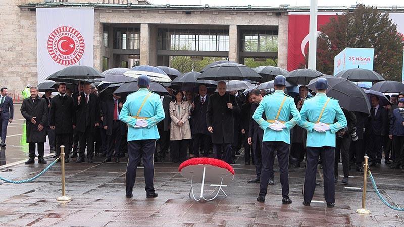 Kurtulmuş, TBMM’deki Atatürk Anıtı’na çelenk bıraktı