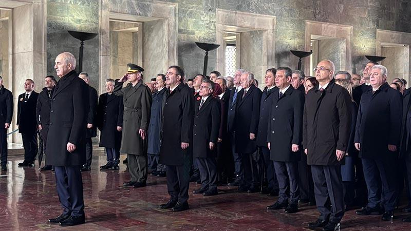 TBMM Başkanı Kurtulmuş ve devlet erkanından Anıtkabir’e ziyaret