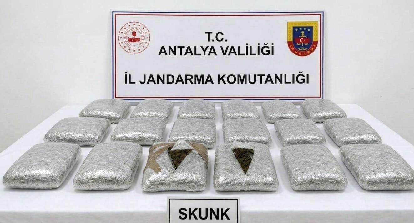 Araçta, 30 kilogram uyuşturucu