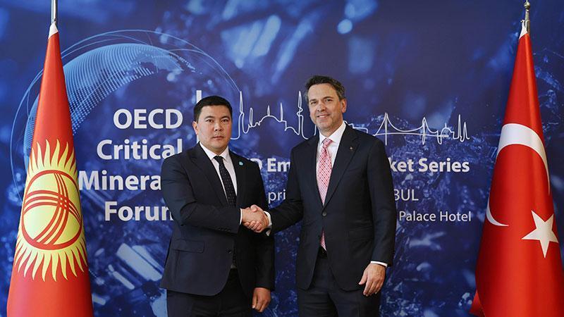 Bakan Bayraktar, Kırgızistan Doğal Kaynaklar, Ekoloji ve Teknik İşler Bakanı Toktobaev ile görüştü