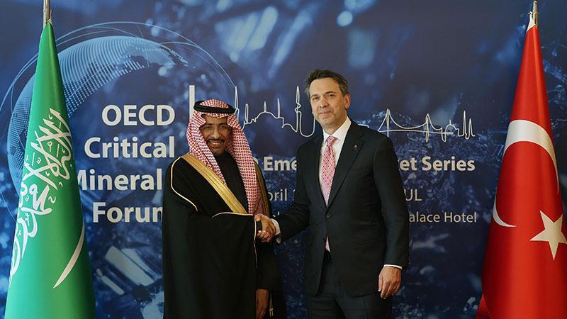 Bakan Bayraktar, Suudi Arabistan Sanayi ve Maden Kaynakları Bakanı İbrahim Al-Khorayef ile görüştü