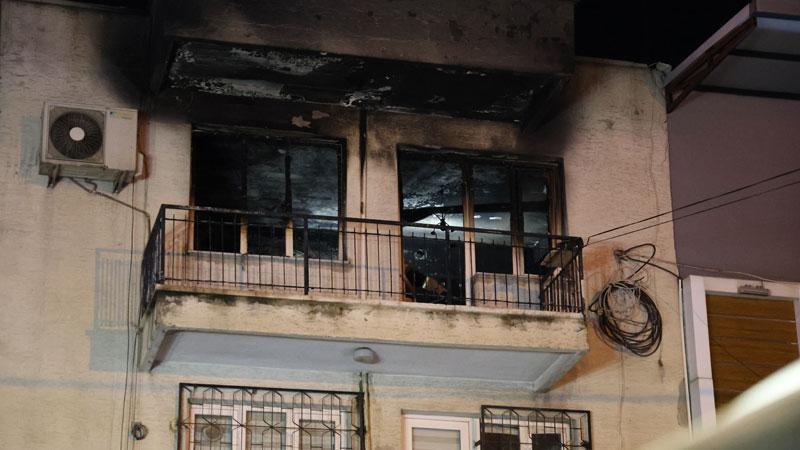 İzmir’de evde çıkan yangında baba öldü, oğlu entübe edildi