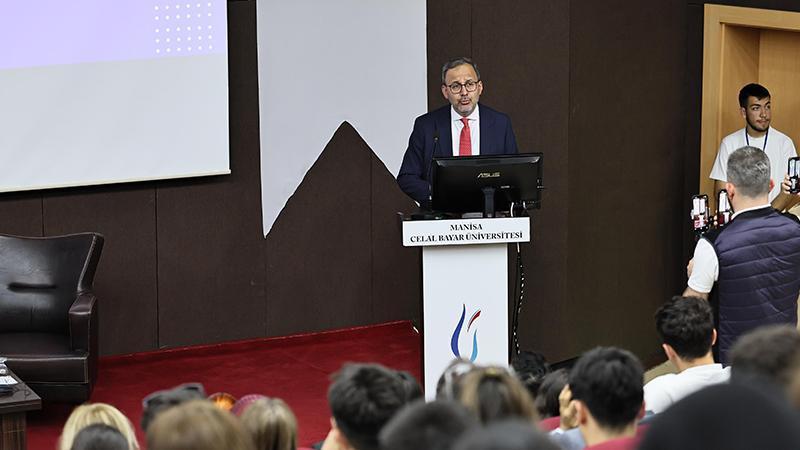Dr. Mehmet Muharrem Kasapoğlu kamu yönetimi öğrencileriyle buluştu