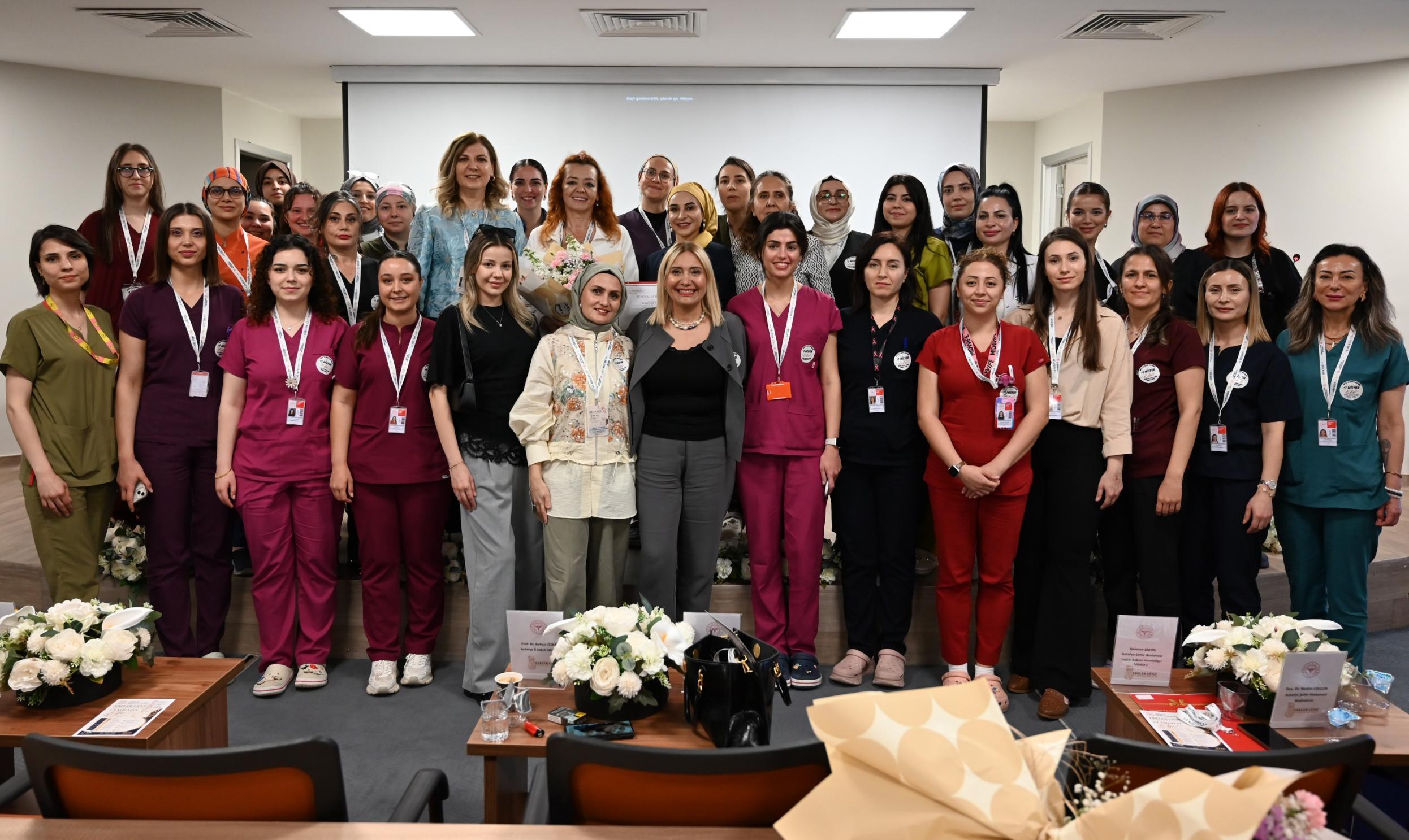 Ebeler Günü Sempozyumu