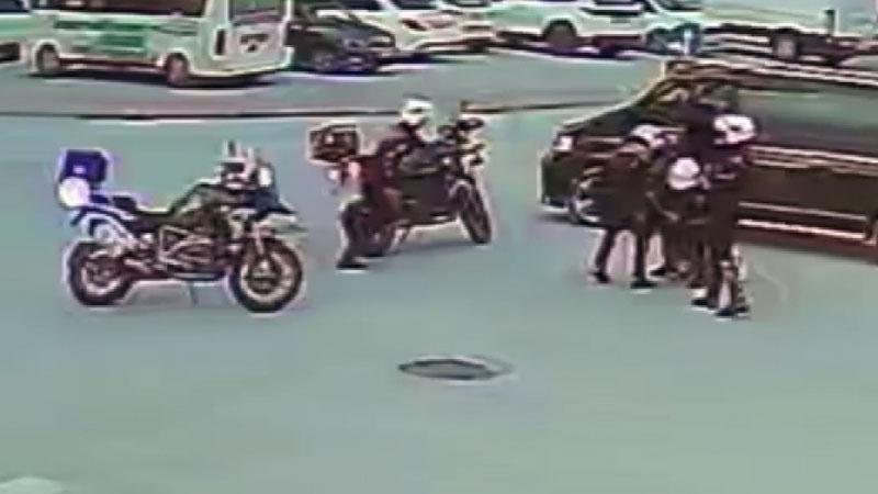 Yunus polislerinin trafikte Heimlich manevrası hayat kurtardı; müdahale anı kamerada