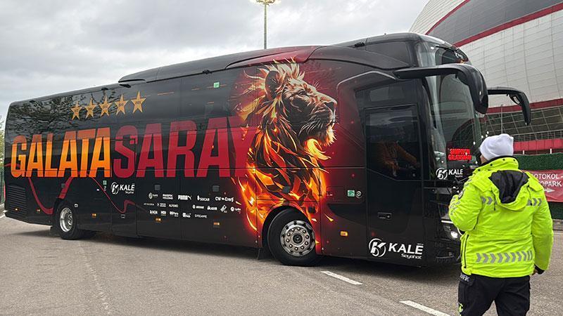 Samsunspor ve Galatasaray stadyuma geldi