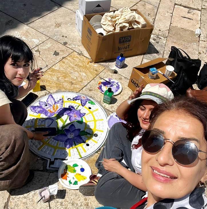 Kaleiçi’nde rögar kapakları renklendi