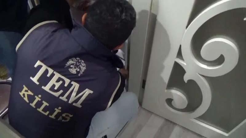 Firari FETÖ hükümlüsü banyodaki gizli bölmede yakalandı