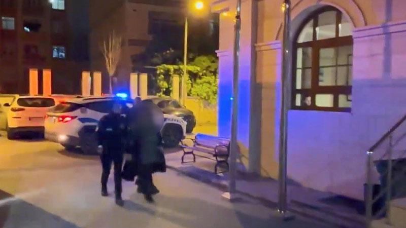 Avcılar’da dairenin mutfak camı atılan taşla kırıldı; şüpheli karşı komşu çıktı