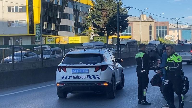 Gaziosmanpaşa’da yolun karşısına geçmek isteyen motosikletliye tramvay çarptı