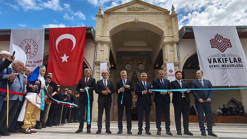 Depremde hasar alan Kahramanmaraş’taki tarihi Ulu Camii, törenle açıldı