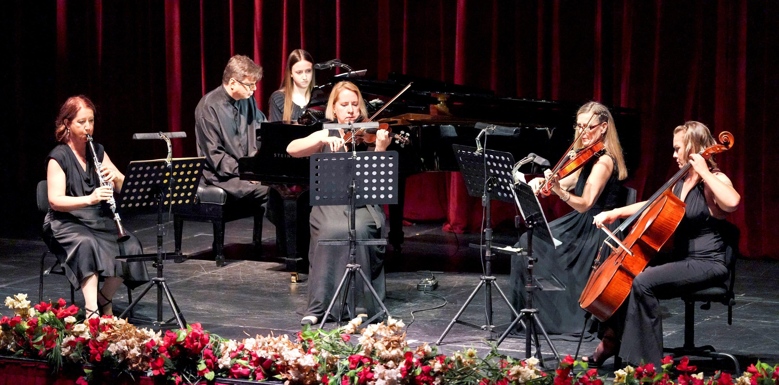 Antalya’da romantik dönem akşamı