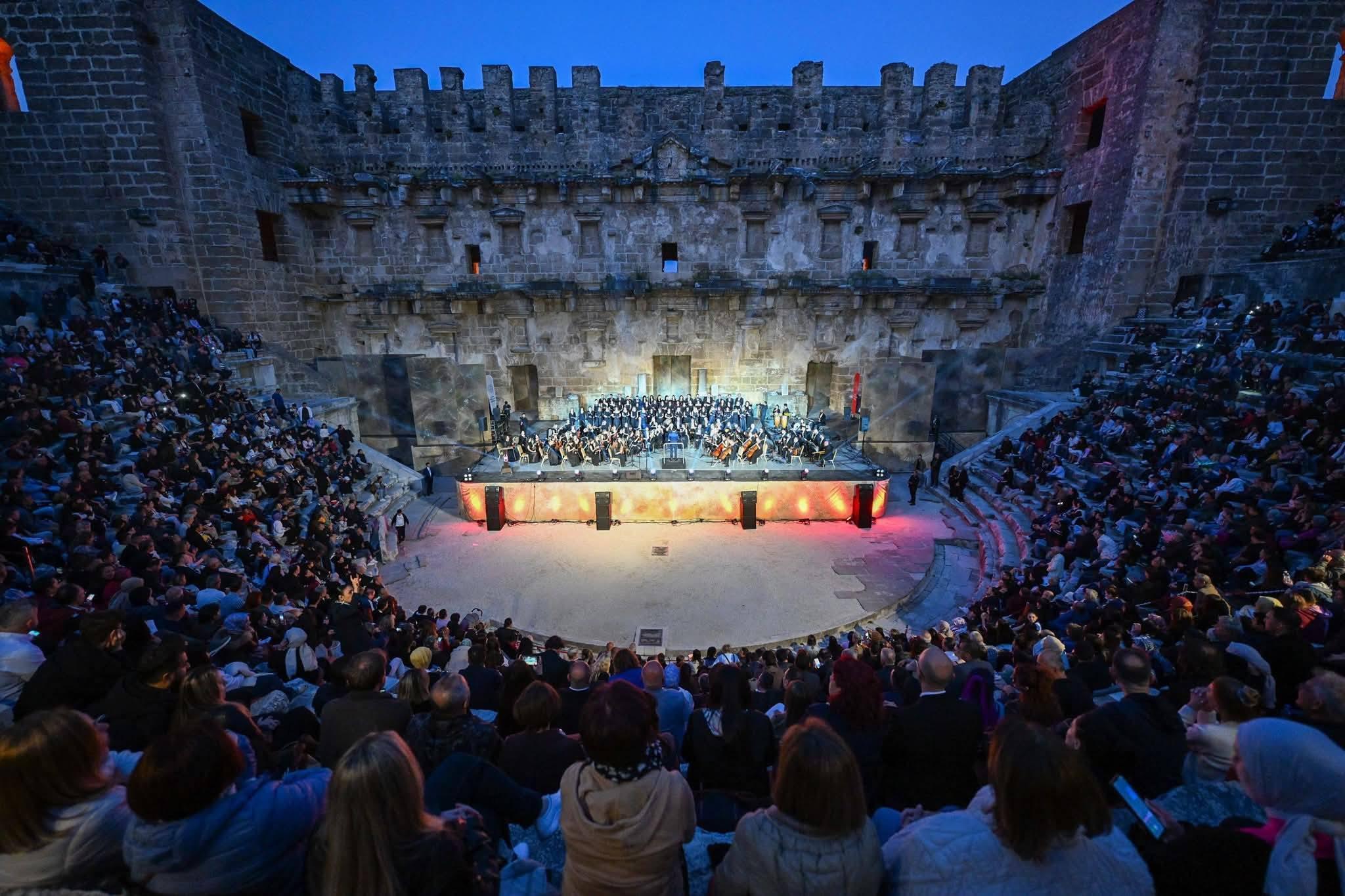 Aspendos’ta ‘Kökten Geleceğe Maarif Yolcuları’ konseri