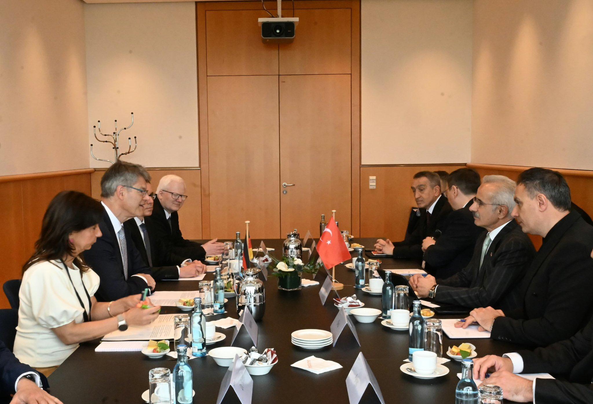 Bakan Uraloğlu, Alman mevkidaşı Schnieder ile bir araya geldi - Son ...