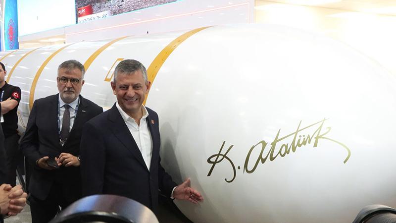 Özgür Özel, SAHA EXPO 2026’yı ziyaret etti