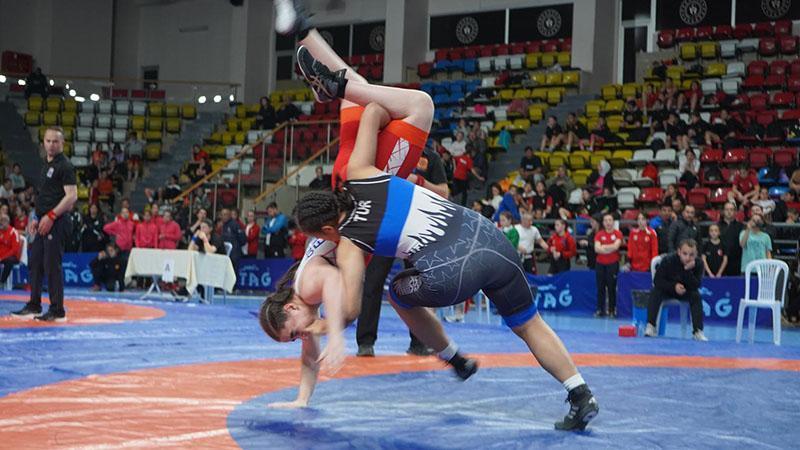 Bolu’da 41 ilden 396 sporcunun güreş heyecanı