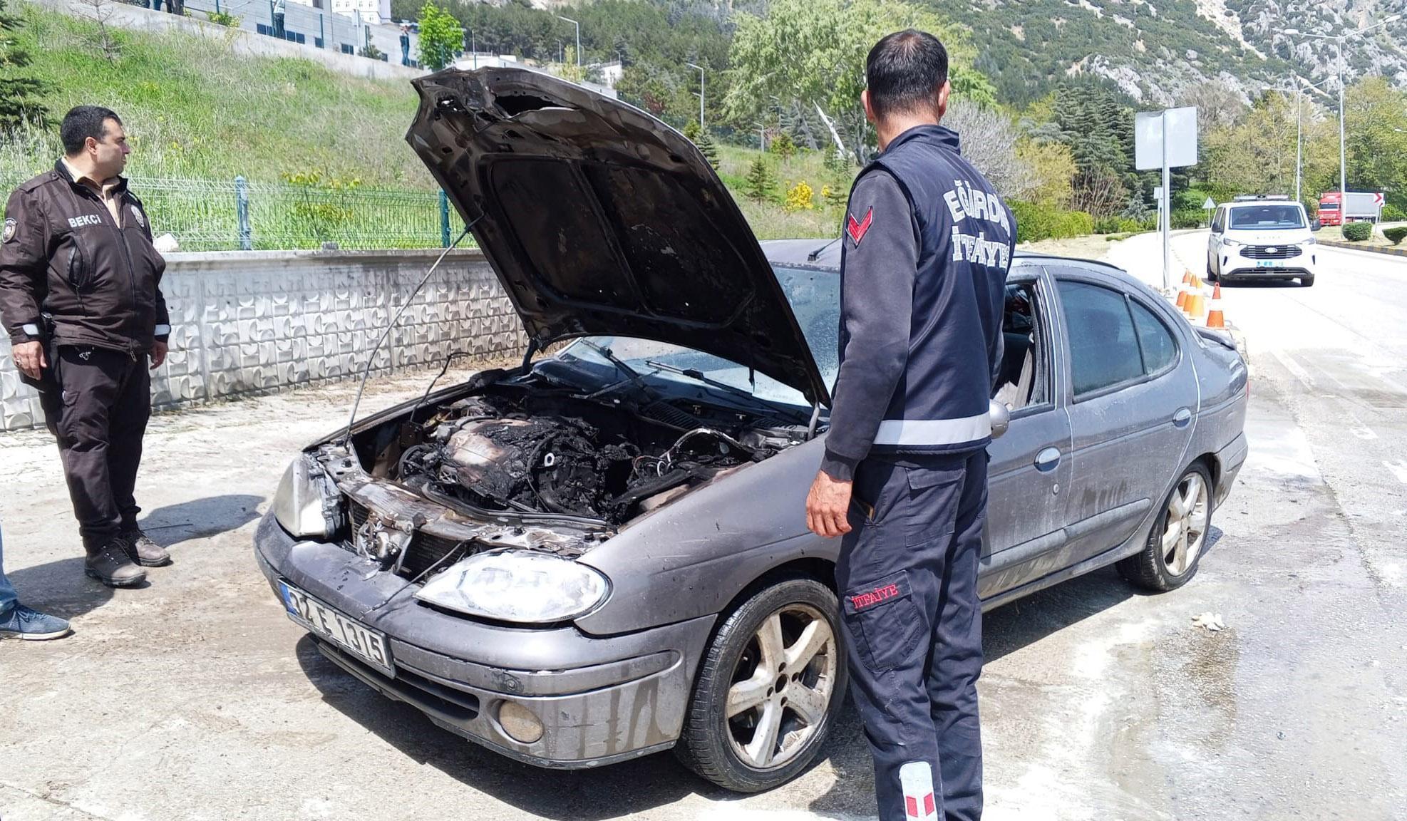 Otomobil yangında kullanılamaz hale geldi
