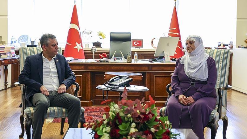 Özgür Özel, ‘Barış Anneleri’ni kabul etti