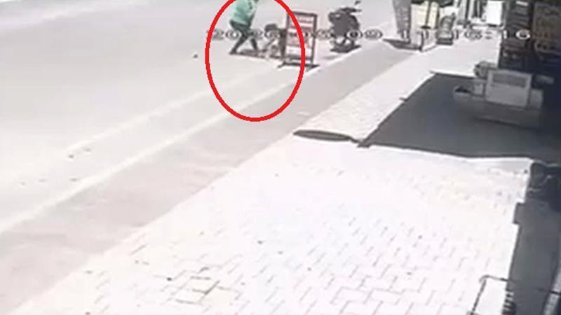 2 yaşındaki çocuğu, sokak ortasında tekmeledi