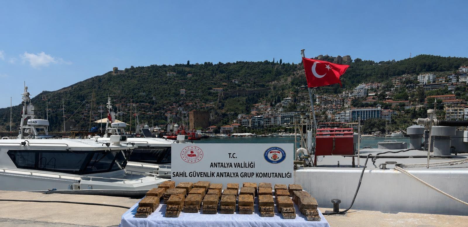 Kıyıya vuran paketten 40 kilo uyuşturucu çıktı