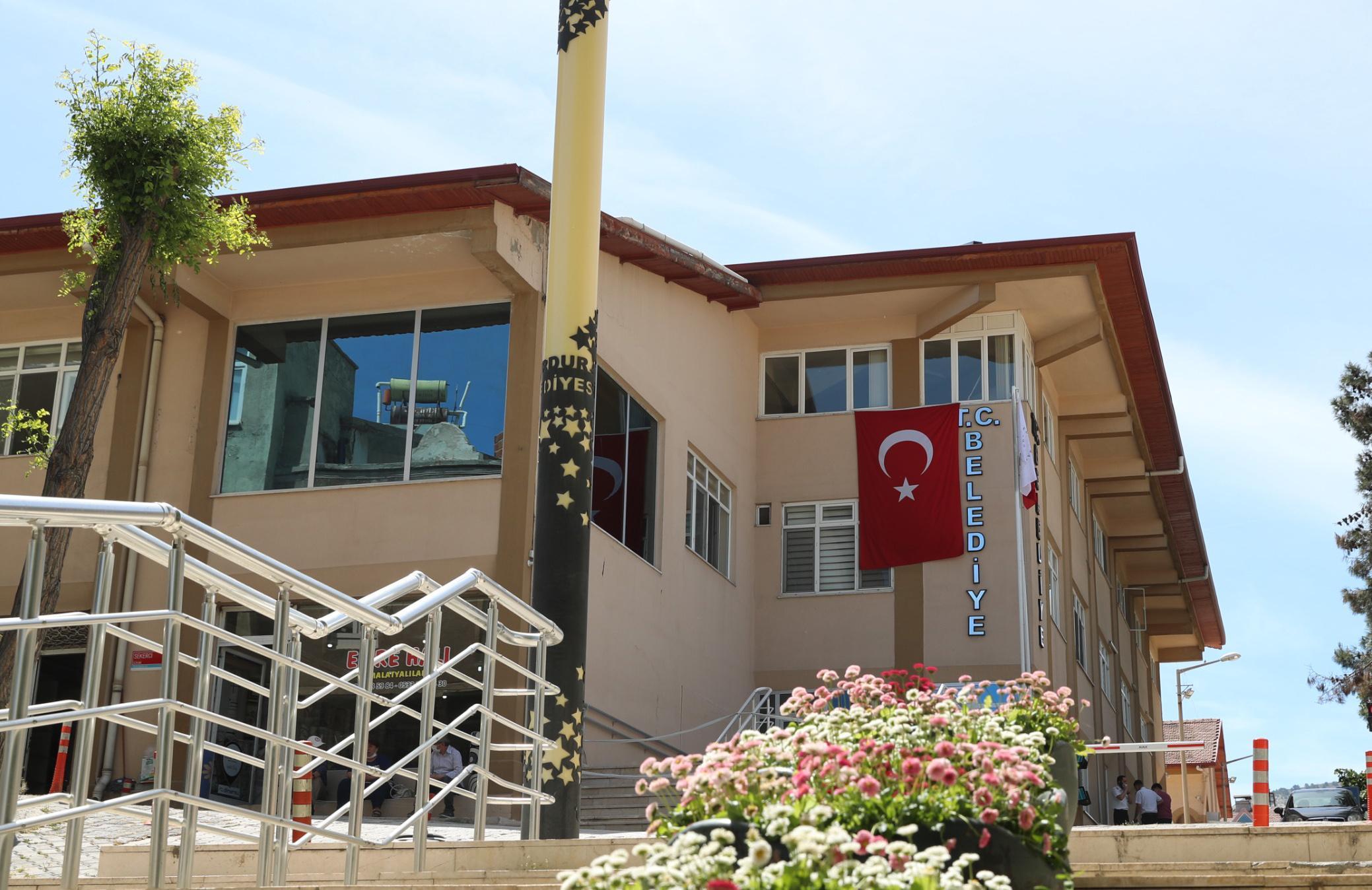 Belediyeden, başkan yardımcısına yumruklu saldırı açıklaması