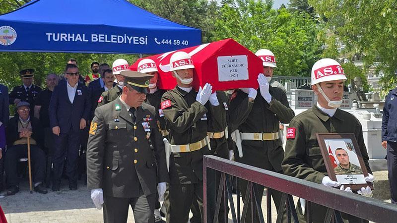 Şehit askerin cenazesi, ailesinin isteği üzerine 14 yıl sonra İstanbul’a nakledildi