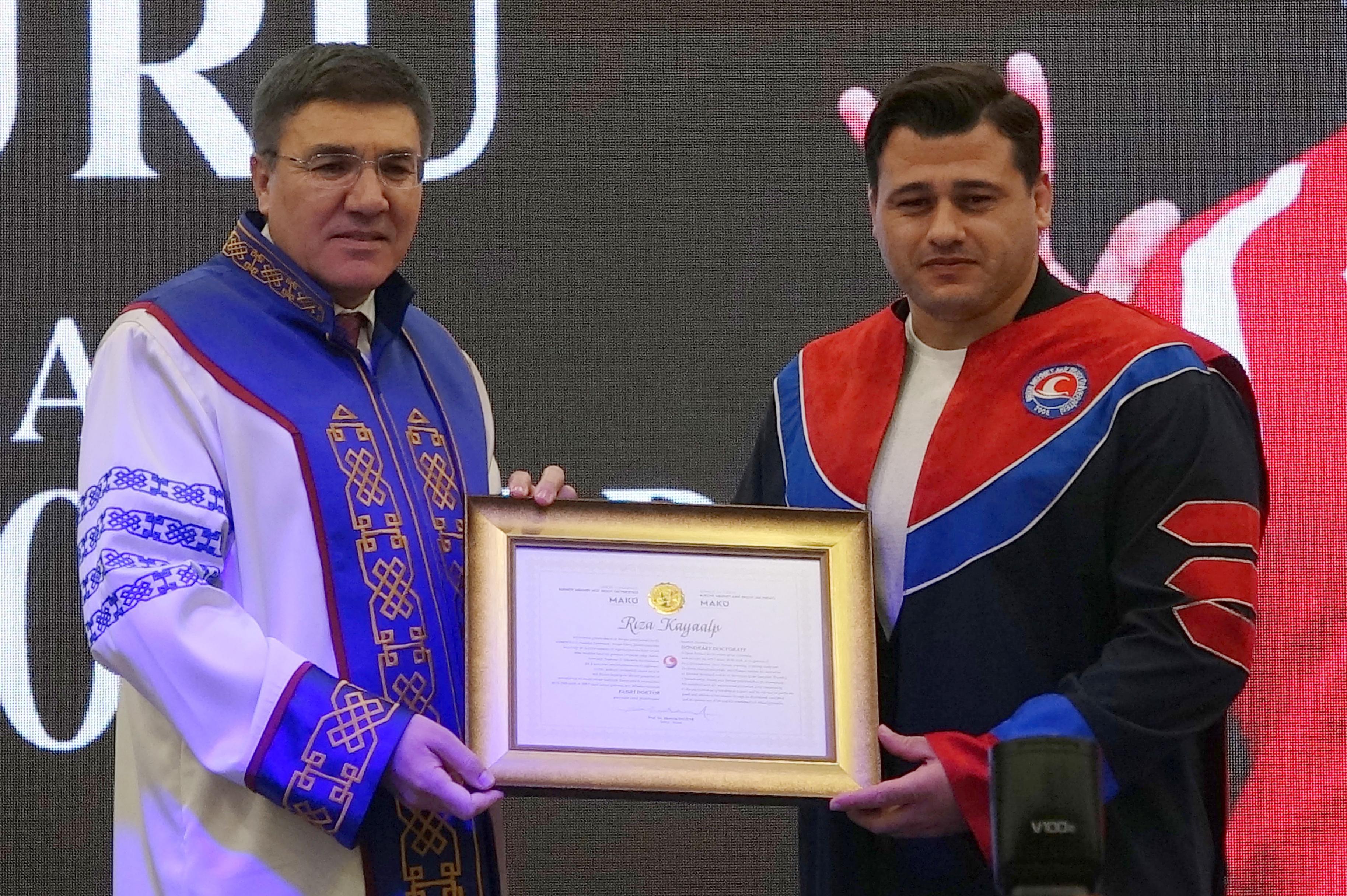 Milli güreşçi Rıza Kayaalp’e fahri doktora unvanı