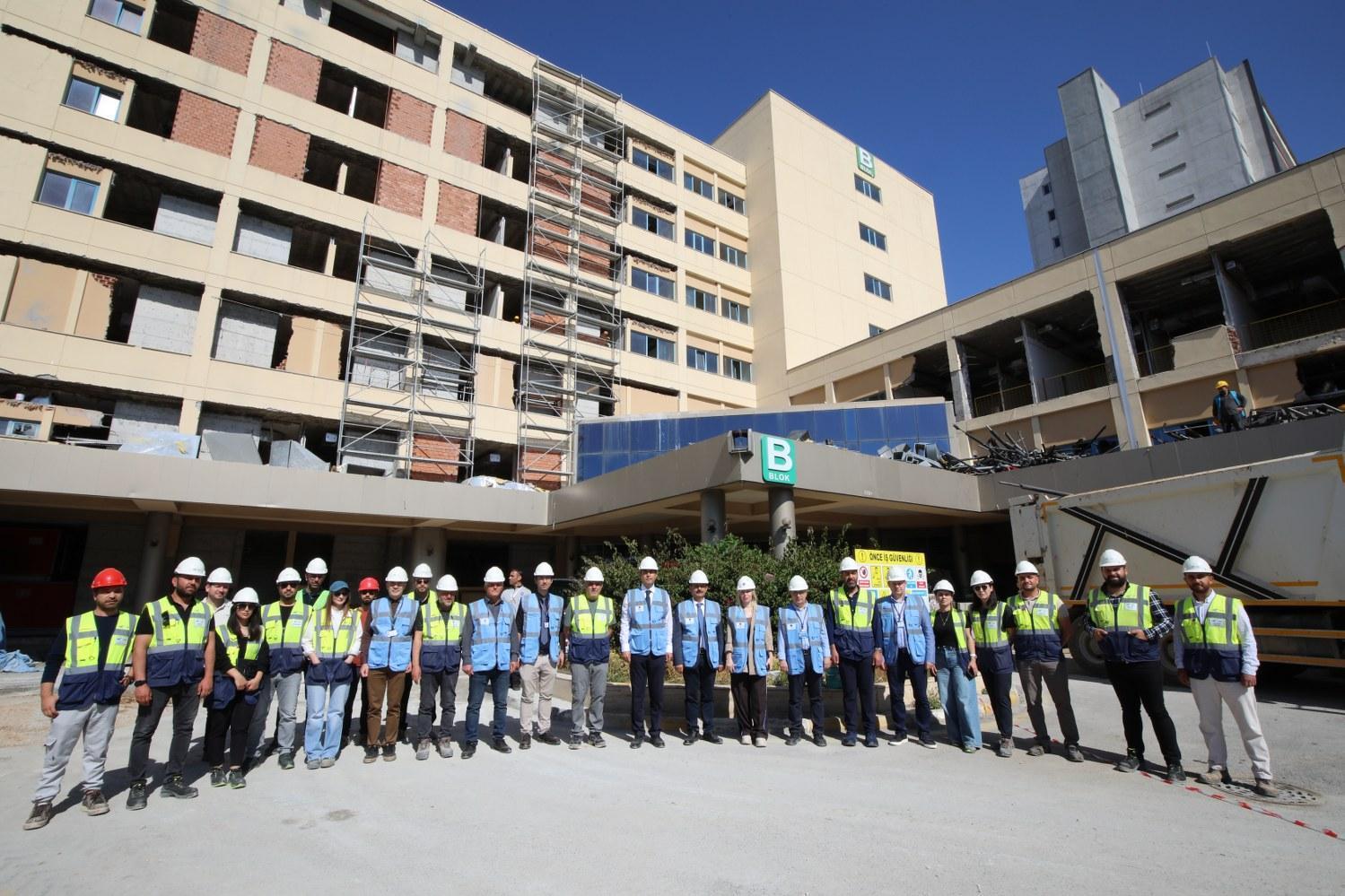 Akdeniz Üniversitesi Hastanesi yeni inşaatı yüzde 30 tamamlandı Akdeniz Üniversitesi Hastanesi yeni inşaatı yüzde 30 tamamlandı