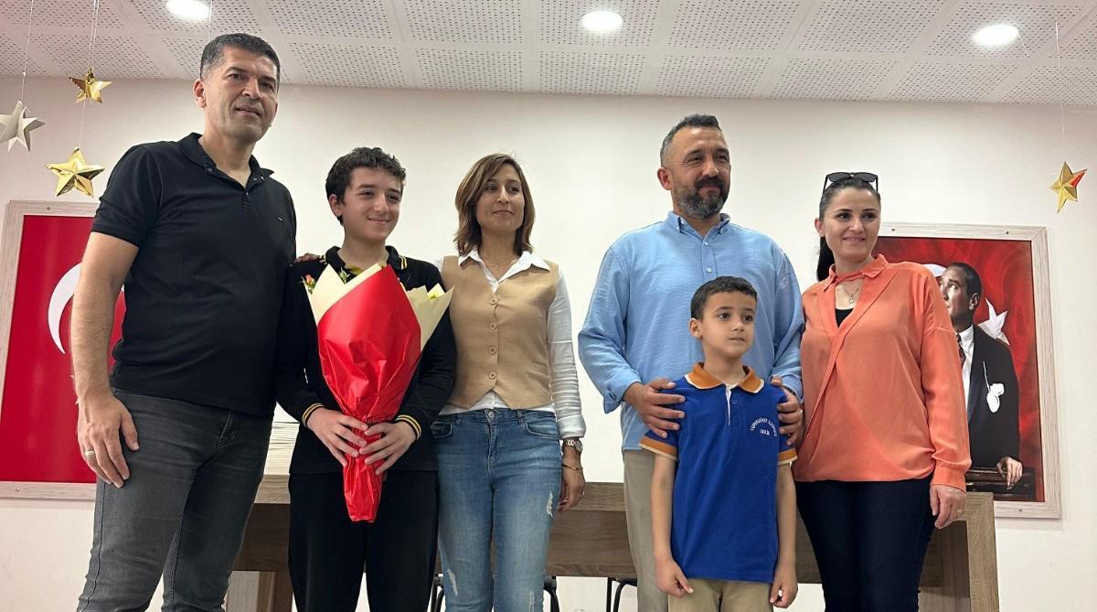 Ortaokullu yazardan imza günü