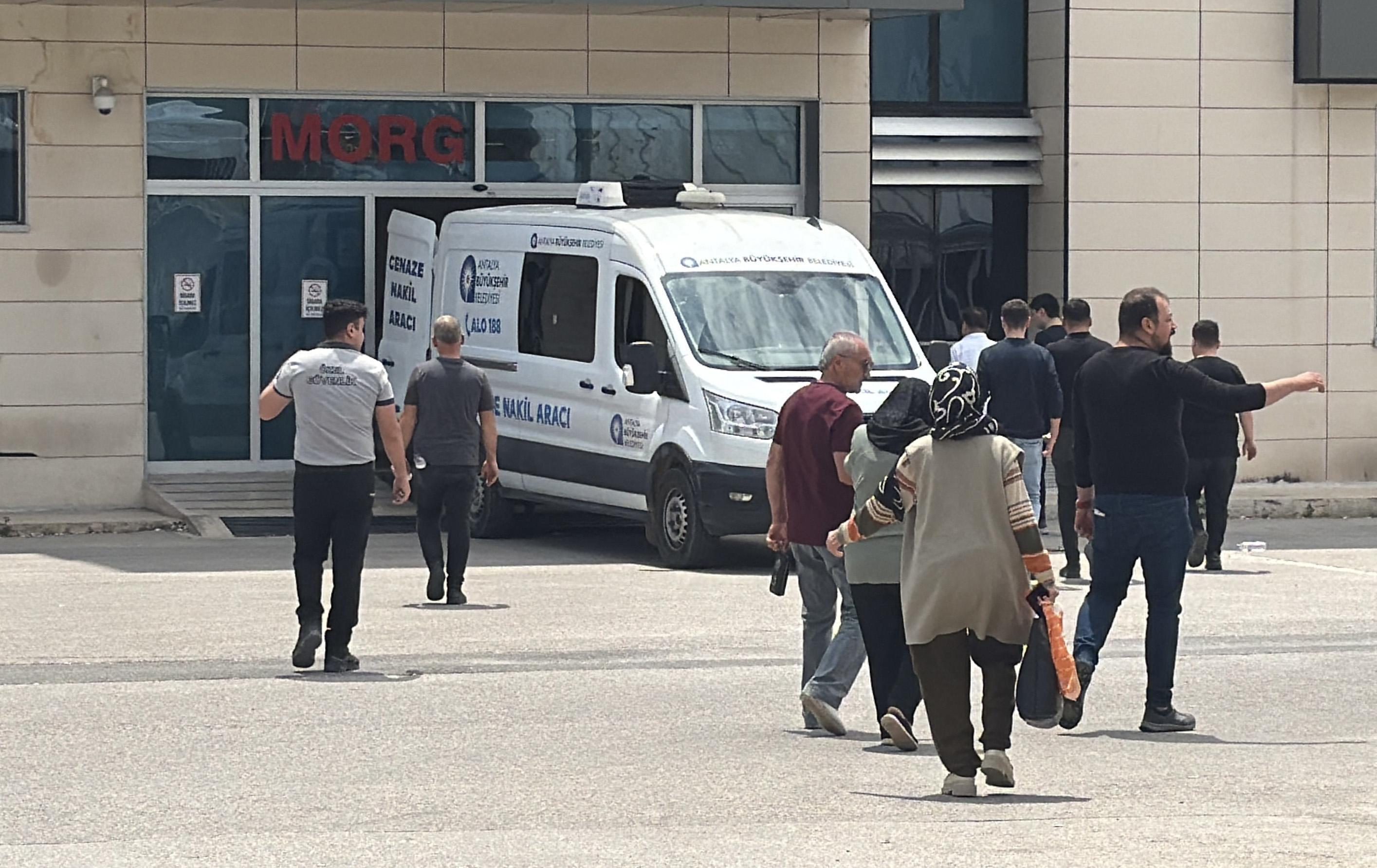 Trafikte yol verme kavgası: 3 ölü (2)