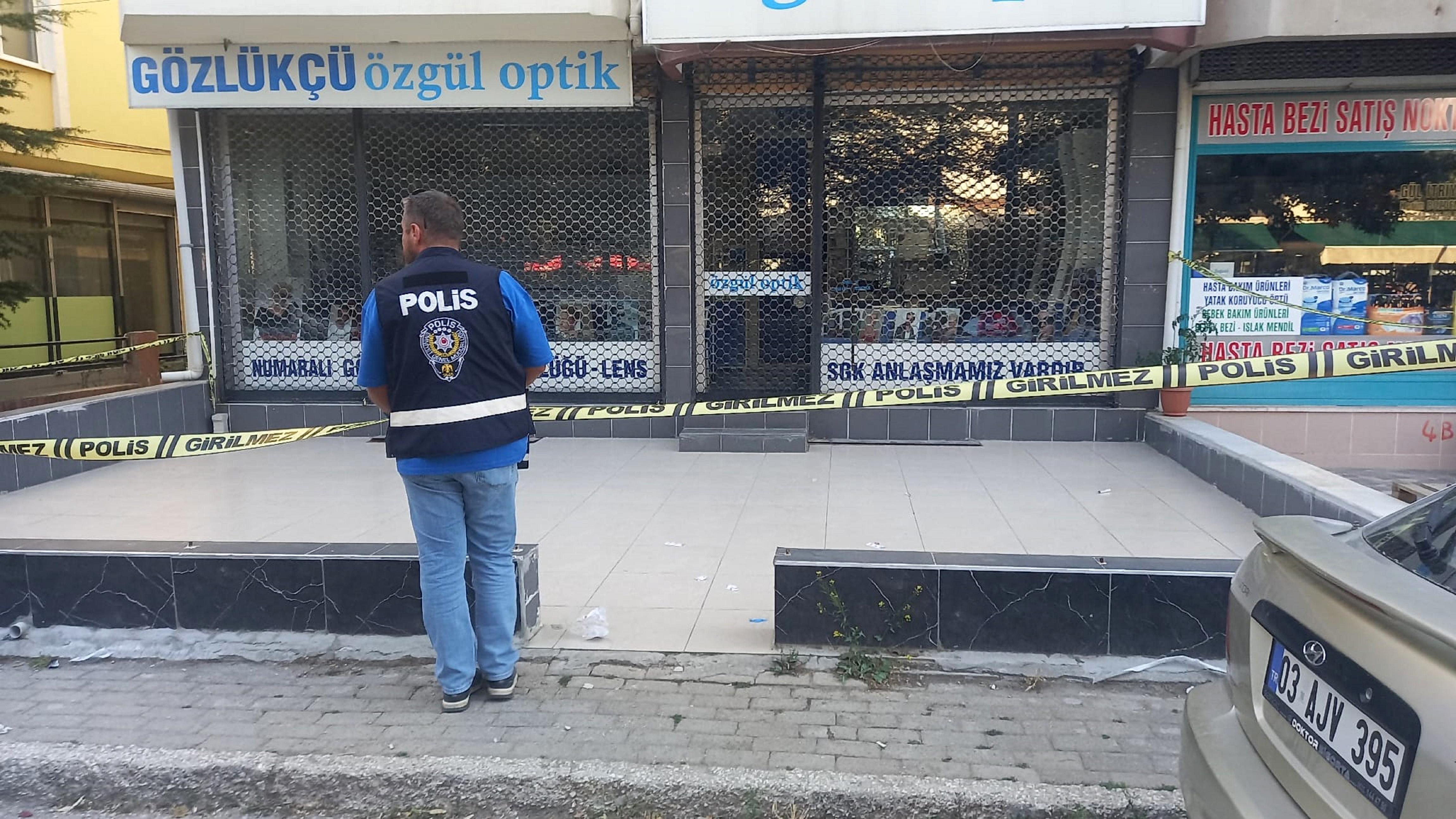 Üçüncü kattan düşen kadın hayatını kaybetti - Afyonkarahisar Sandıklı Haberleri