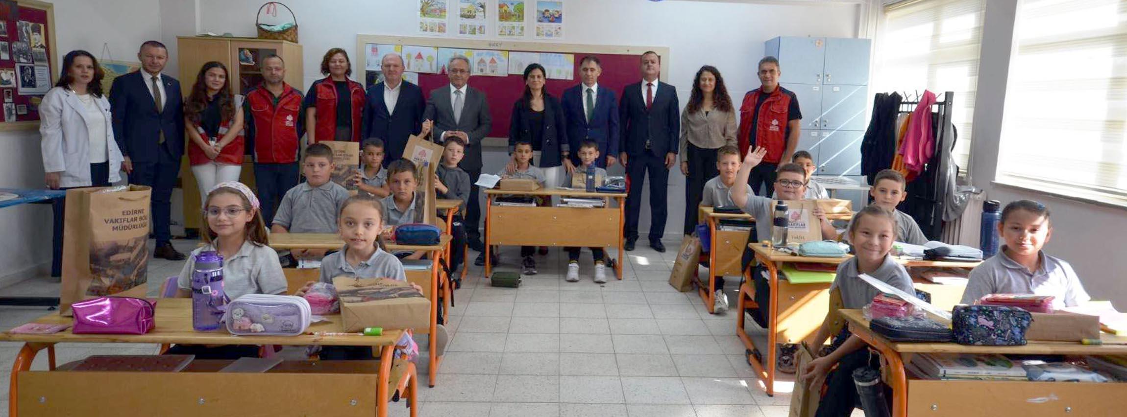 Vakıflardan okul kütüphanelerine kitap desteği