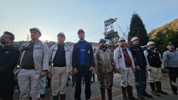 Madencilerden Ata'ya saygı