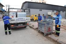 Akdeniz Belediyesi, yeni çöp konteynerlerini mahallelere yerleştiriyor