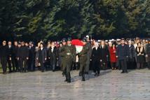 Bakan Göktaş, kadınlarla Anıtkabir'i ziyaret etti