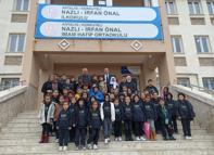 Öğretmen ve öğrencilerden okulu yaptıran hayırsevere vefa