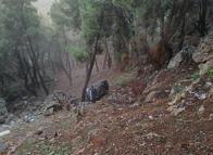 Otomobiliyle uçuruma yuvarlandı