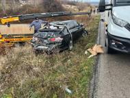 Sivas'ta otomobil menfeze devrildi; sürücü yaralandı