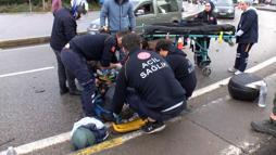 İstanbul- Ataşehir'de motosiklete çarpan otomobil takla attı: 2 yaralı