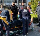 Adliye önünde boşanma aşamasındaki eşini bıçakladı