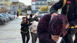 Eğlence mekanında tabancalı ve bıçaklı kavga: 1'i ağır, 2 yaralı