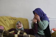 21 yıldır serebral palsili ablası ile ağabeyine bakıyor/Ek fotoğraflar