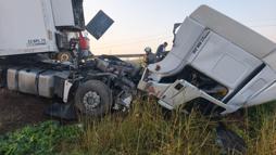 Mardin'de şarampole devrilip kupası kopan TIR’ın şoförü yaralandı